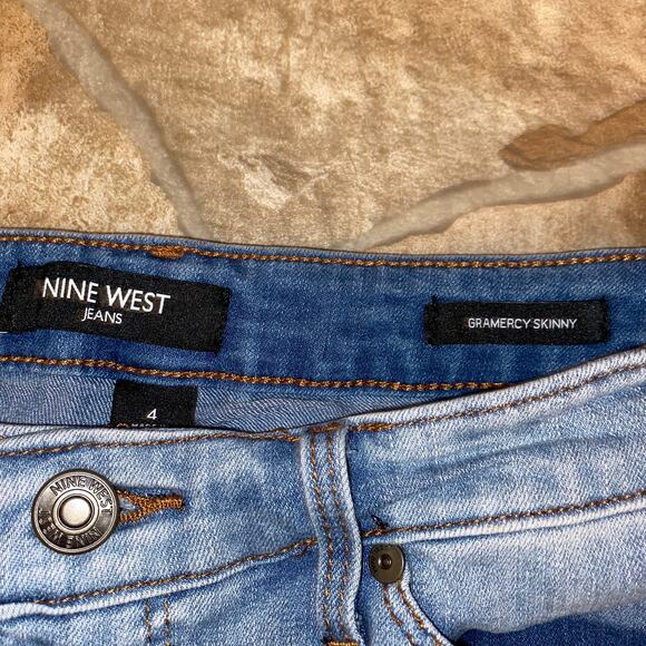 Nine West Jeans Gramercy Skinny High Rise Embroidered Floral Light Wash Jeans, 4 - Picture 5 of 9